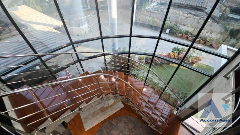  1  2 br House For Rent in Ploenchit ,Bangkok BTS Ploenchit AA43397