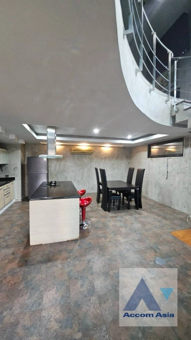 4  2 br House For Rent in Ploenchit ,Bangkok BTS Ploenchit AA43397