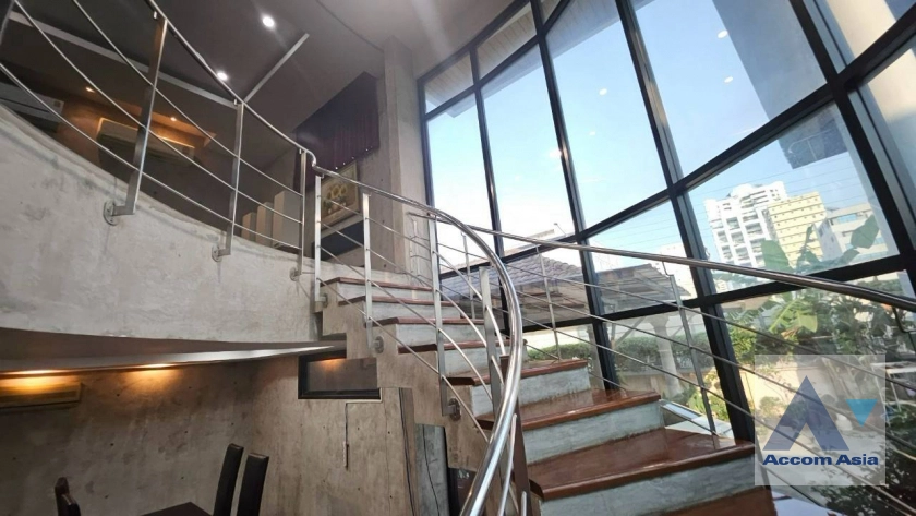 8  2 br House For Rent in Ploenchit ,Bangkok BTS Ploenchit AA43397