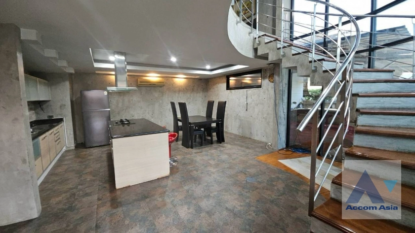  1  2 br House For Rent in Ploenchit ,Bangkok BTS Ploenchit AA43397