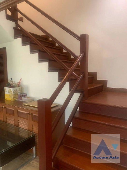 4  4 br House For Rent in Sukhumvit ,Bangkok BTS Phra khanong AA43402