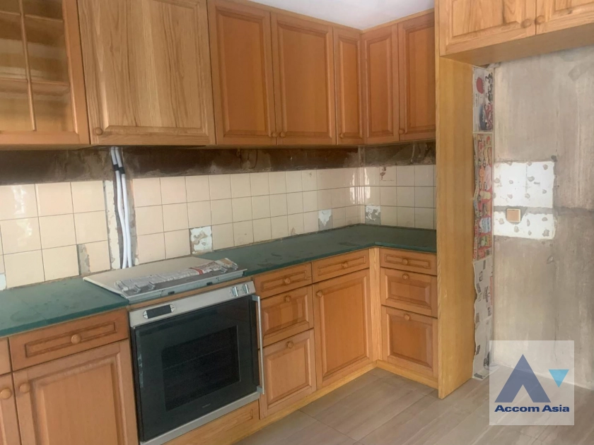  1  4 br House For Rent in Sukhumvit ,Bangkok BTS Phra khanong AA43402