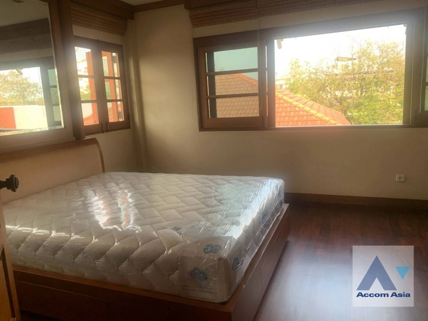 6  4 br House For Rent in Sukhumvit ,Bangkok BTS Phra khanong AA43402