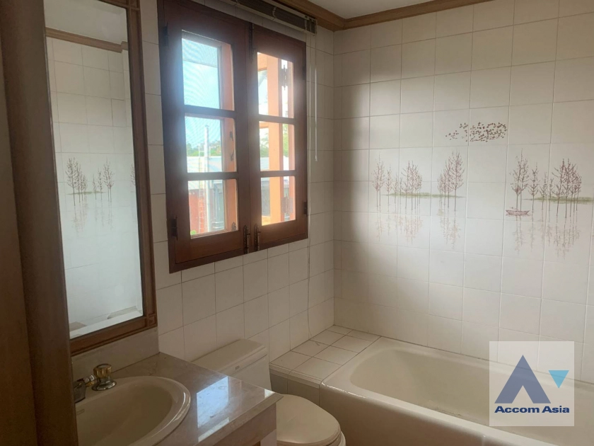 12  4 br House For Rent in Sukhumvit ,Bangkok BTS Phra khanong AA43402