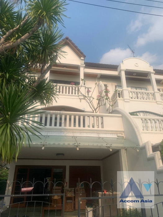  2  4 br House For Rent in Sukhumvit ,Bangkok BTS Phra khanong AA43402