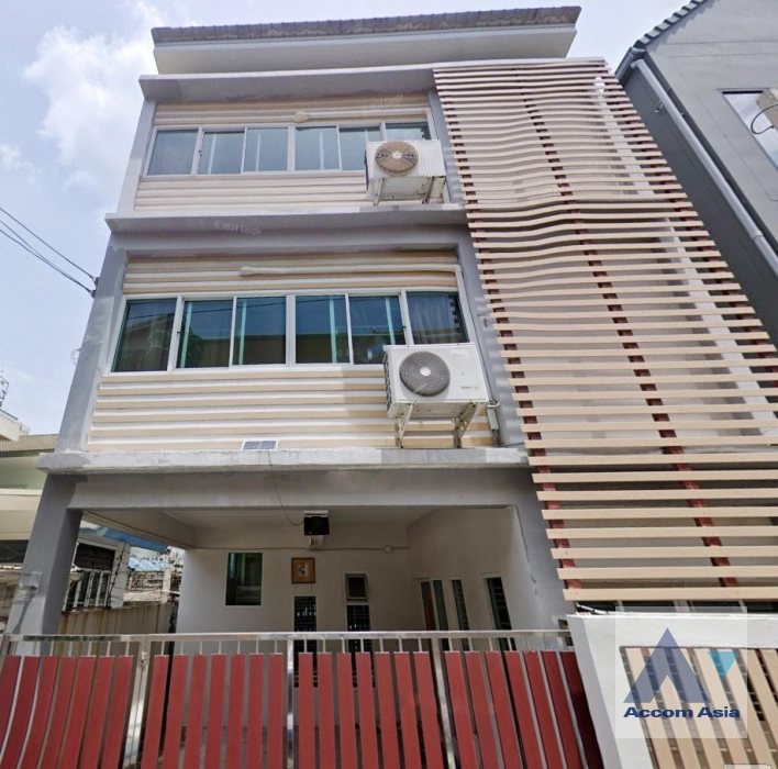  2  4 br House For Sale in Phaholyothin ,Bangkok BTS Ari AA43406