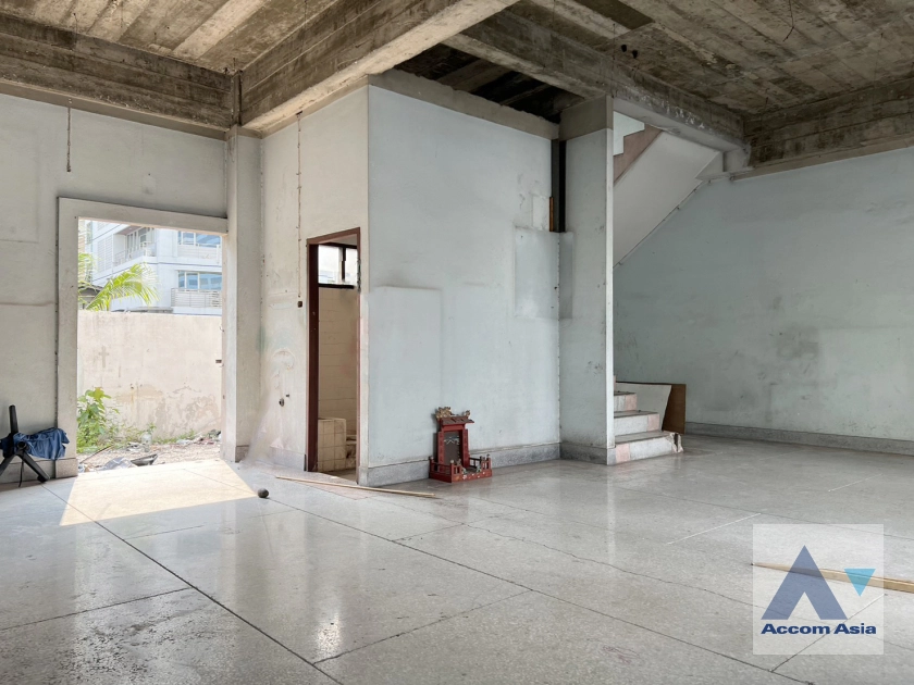  1  House For Rent in Sathorn ,Bangkok BRT Thanon Chan AA43408