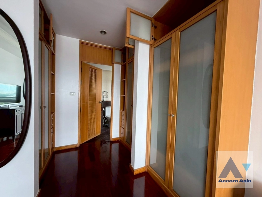 15  3 br Apartment for rent and sale in Sathorn ,Bangkok MRT Lumphini at Cozy and Convenient Apartment Near Garden Intl AA43419