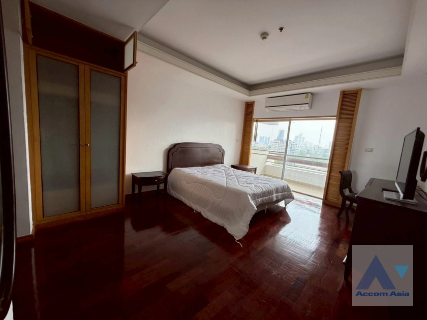 12  3 br Apartment for rent and sale in Sathorn ,Bangkok MRT Lumphini at Cozy and Convenient Apartment Near Garden Intl AA43419