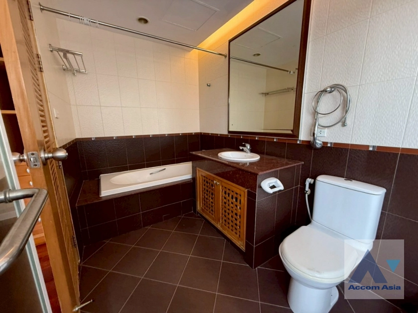 16  3 br Apartment for rent and sale in Sathorn ,Bangkok MRT Lumphini at Cozy and Convenient Apartment Near Garden Intl AA43419