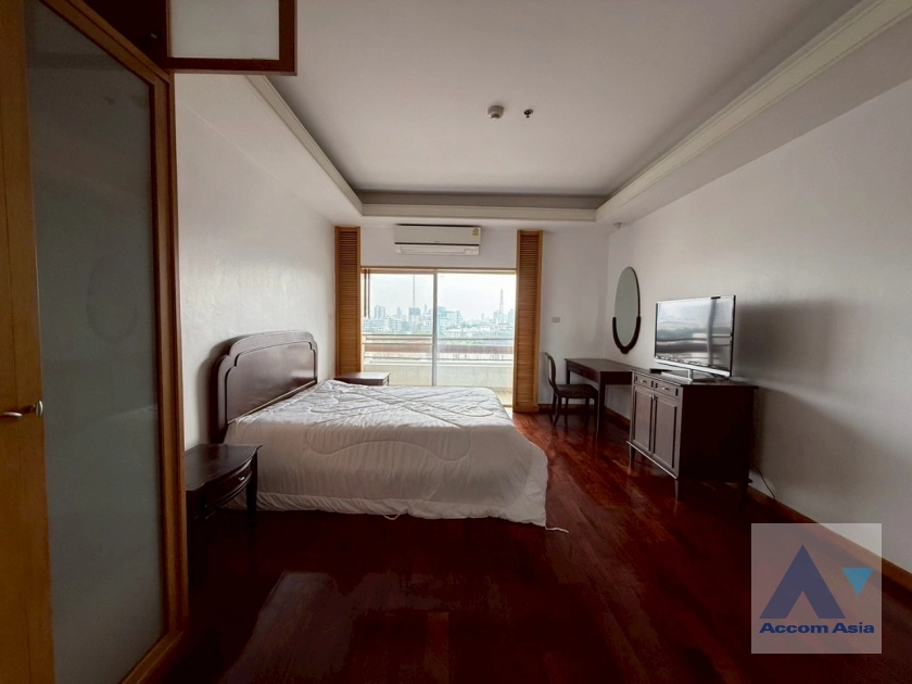 9  3 br Apartment for rent and sale in Sathorn ,Bangkok MRT Lumphini at Cozy and Convenient Apartment Near Garden Intl AA43419