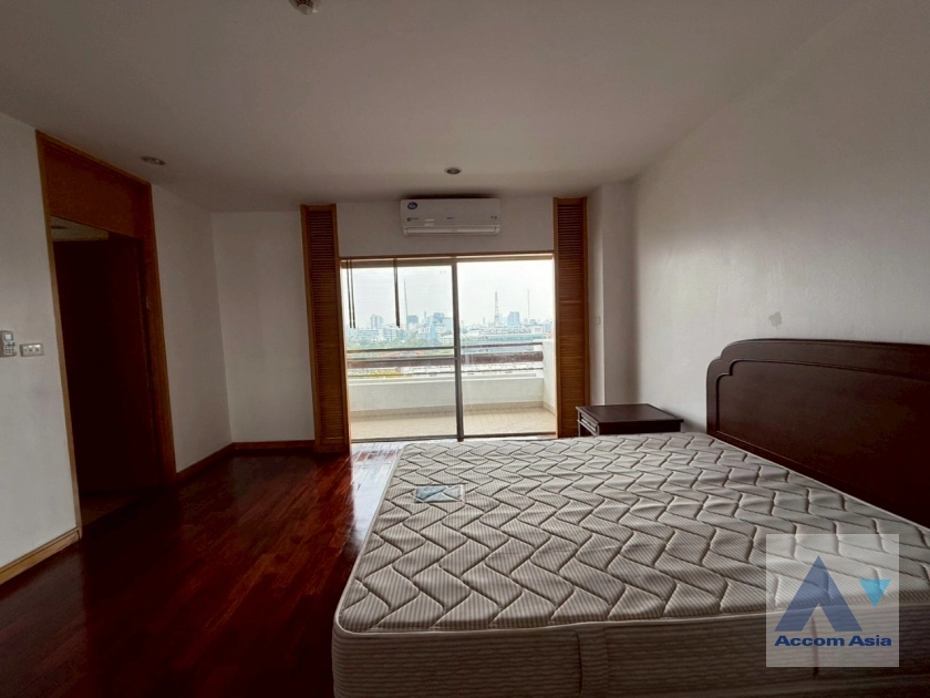 14  3 br Apartment for rent and sale in Sathorn ,Bangkok MRT Lumphini at Cozy and Convenient Apartment Near Garden Intl AA43419
