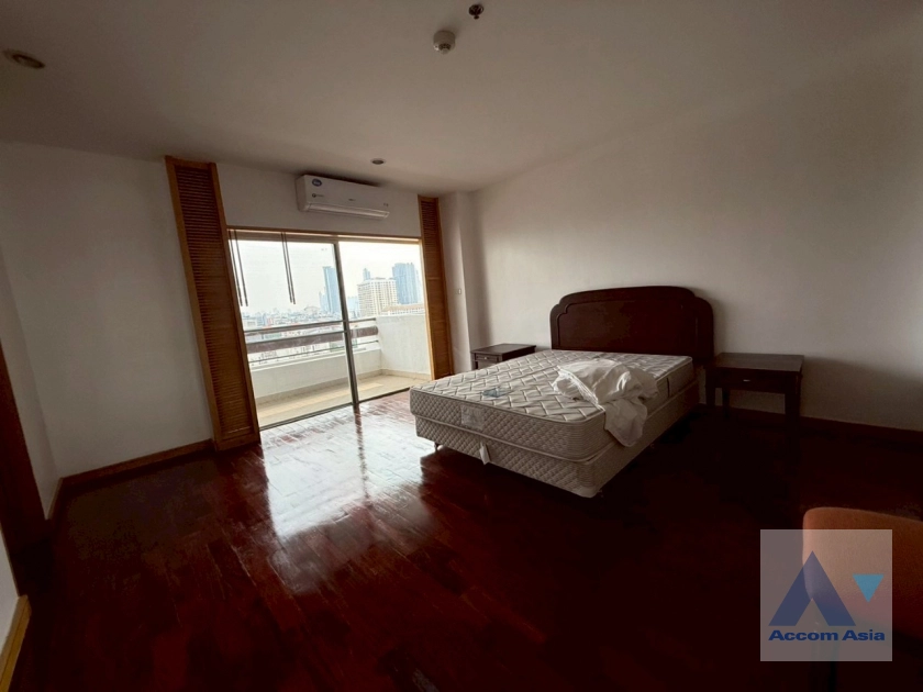13  3 br Apartment for rent and sale in Sathorn ,Bangkok MRT Lumphini at Cozy and Convenient Apartment Near Garden Intl AA43419