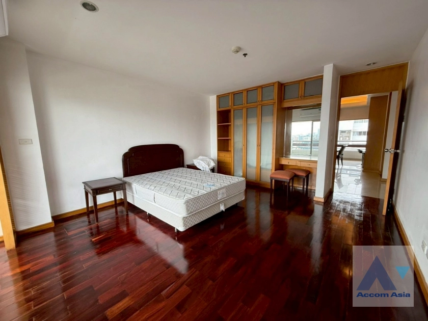 10  3 br Apartment for rent and sale in Sathorn ,Bangkok MRT Lumphini at Cozy and Convenient Apartment Near Garden Intl AA43419
