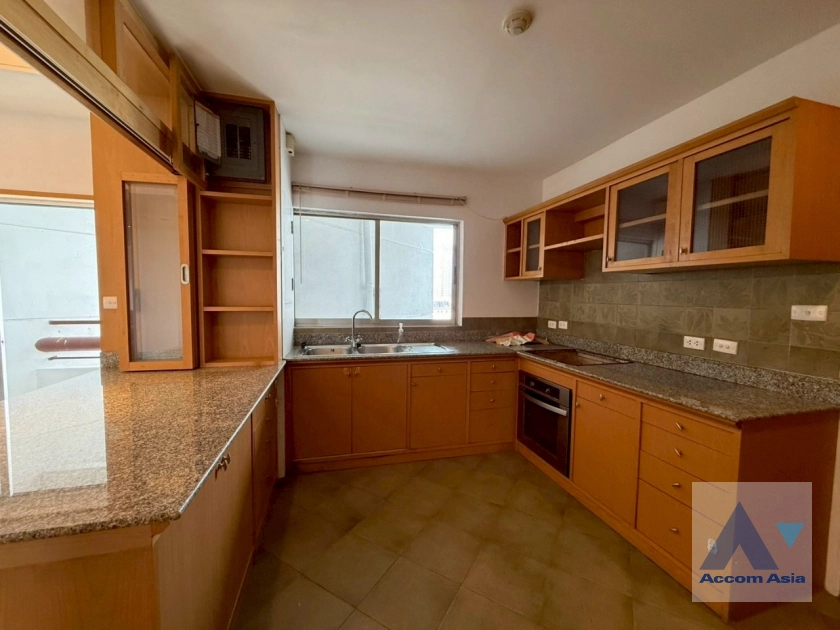 6  3 br Apartment for rent and sale in Sathorn ,Bangkok MRT Lumphini at Cozy and Convenient Apartment Near Garden Intl AA43419
