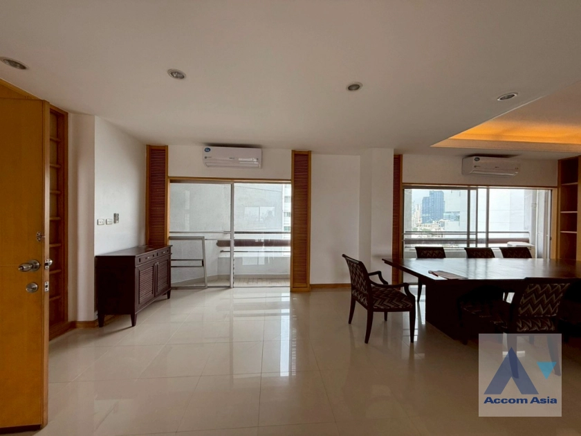 unitPet friendly |  3 Bedrooms  Apartment For Rent & Sale in Sathorn, Bangkok  near MRT Lumphini (AA43419)