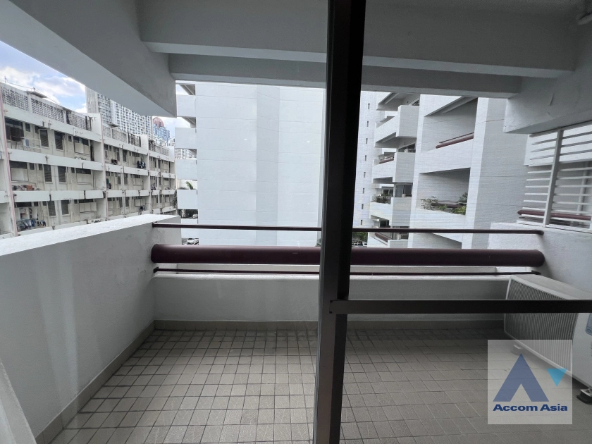  1  3 br Apartment for rent and sale in Sathorn ,Bangkok MRT Lumphini at Cozy and Convenient Apartment Near Garden Intl AA43420