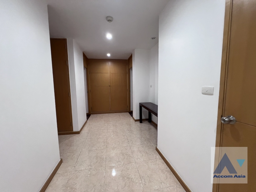 9  3 br Apartment for rent and sale in Sathorn ,Bangkok MRT Lumphini at Cozy and Convenient Apartment Near Garden Intl AA43420