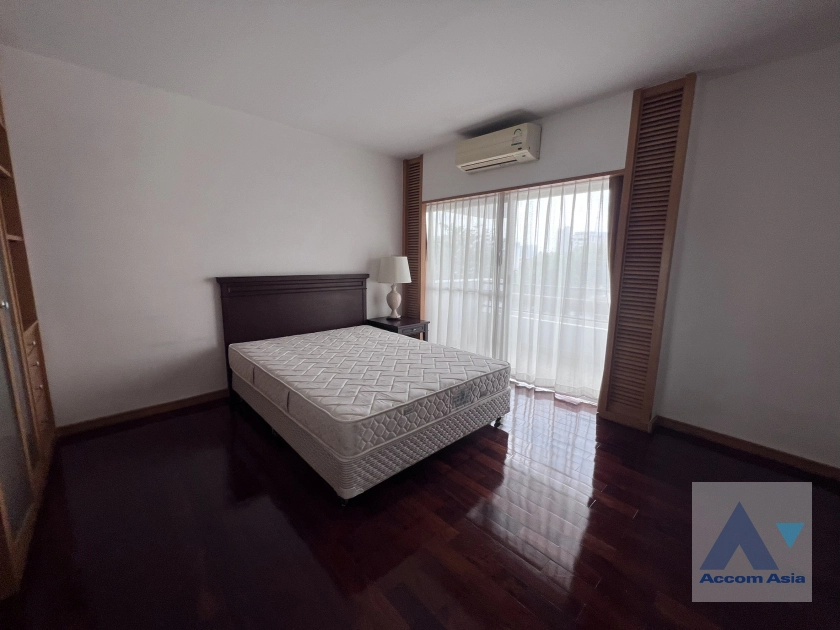 11  3 br Apartment for rent and sale in Sathorn ,Bangkok MRT Lumphini at Cozy and Convenient Apartment Near Garden Intl AA43420