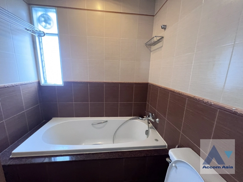 20  3 br Apartment for rent and sale in Sathorn ,Bangkok MRT Lumphini at Cozy and Convenient Apartment Near Garden Intl AA43420