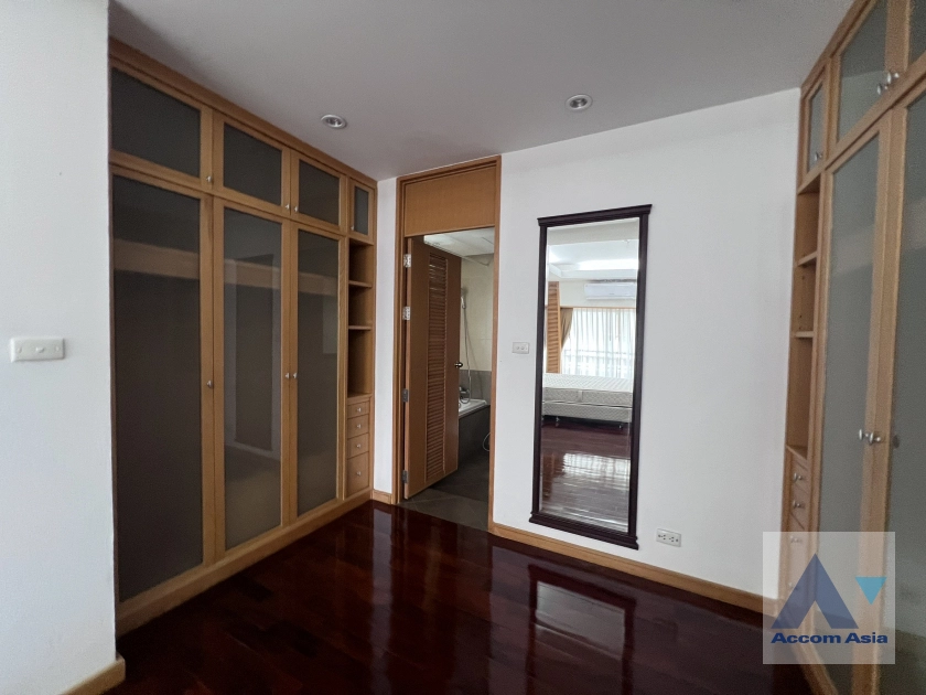 17  3 br Apartment for rent and sale in Sathorn ,Bangkok MRT Lumphini at Cozy and Convenient Apartment Near Garden Intl AA43420