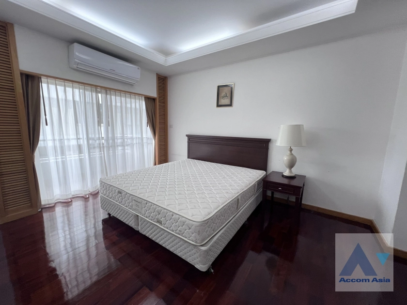 10  3 br Apartment for rent and sale in Sathorn ,Bangkok MRT Lumphini at Cozy and Convenient Apartment Near Garden Intl AA43420
