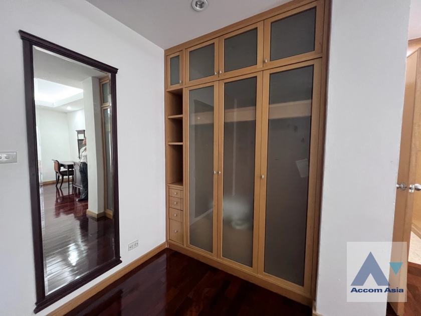 6  3 br Apartment for rent and sale in Sathorn ,Bangkok MRT Lumphini at Cozy and Convenient Apartment Near Garden Intl AA43420