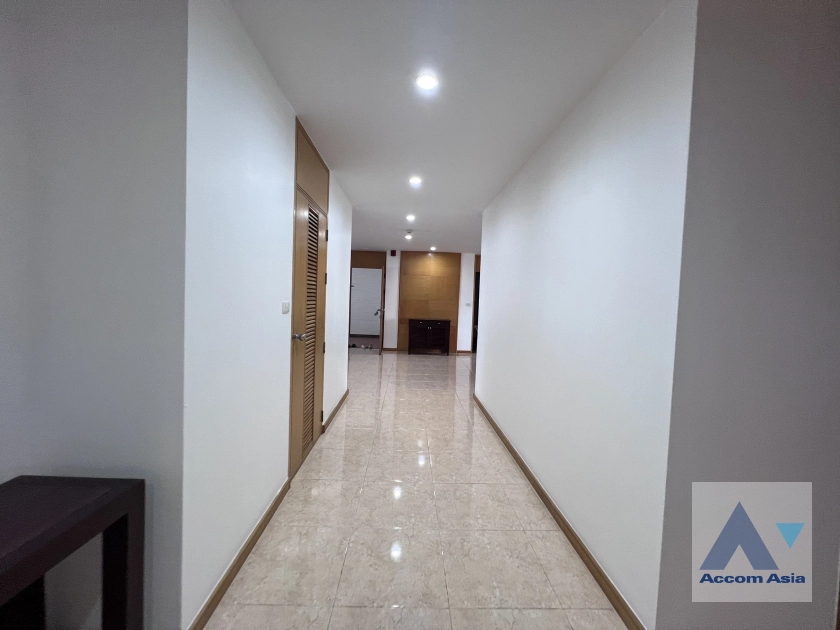 13  3 br Apartment for rent and sale in Sathorn ,Bangkok MRT Lumphini at Cozy and Convenient Apartment Near Garden Intl AA43420