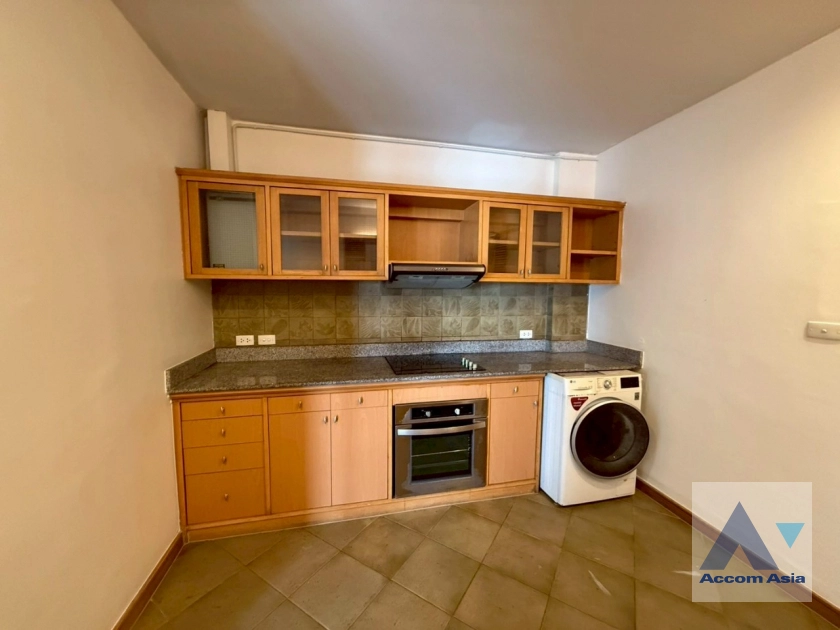 6  3 br Apartment For Rent in Sathorn ,Bangkok MRT Lumphini at Cozy and Convenient Apartment Near Garden Intl AA43421