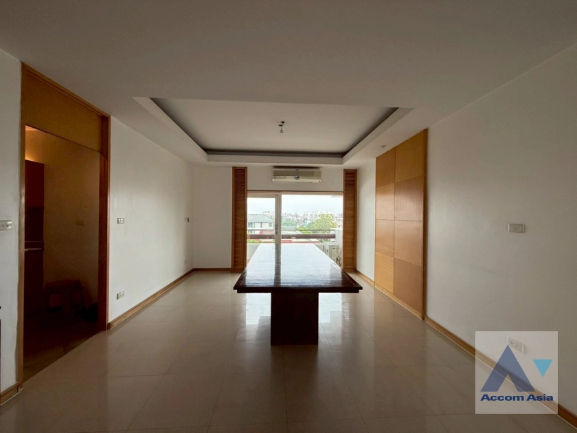  1  3 br Apartment For Rent in Sathorn ,Bangkok MRT Lumphini at Cozy and Convenient Apartment Near Garden Intl AA43421