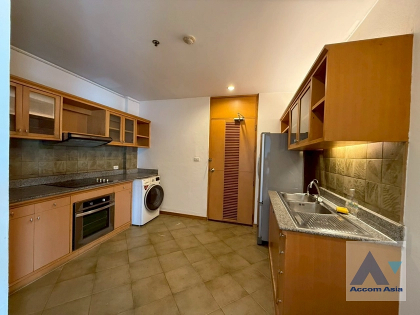 4  3 br Apartment For Rent in Sathorn ,Bangkok MRT Lumphini at Cozy and Convenient Apartment Near Garden Intl AA43421