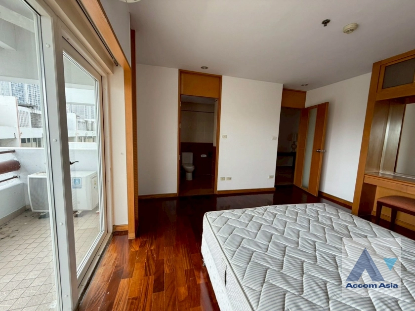 13  3 br Apartment For Rent in Sathorn ,Bangkok MRT Lumphini at Cozy and Convenient Apartment Near Garden Intl AA43421