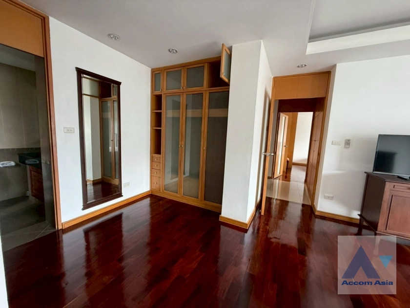17  3 br Apartment For Rent in Sathorn ,Bangkok MRT Lumphini at Cozy and Convenient Apartment Near Garden Intl AA43421