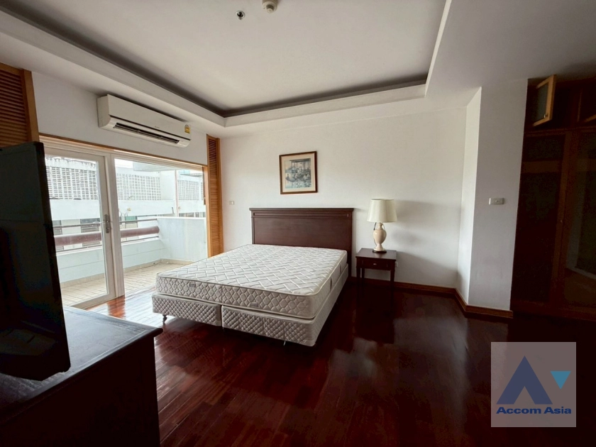 11  3 br Apartment For Rent in Sathorn ,Bangkok MRT Lumphini at Cozy and Convenient Apartment Near Garden Intl AA43421