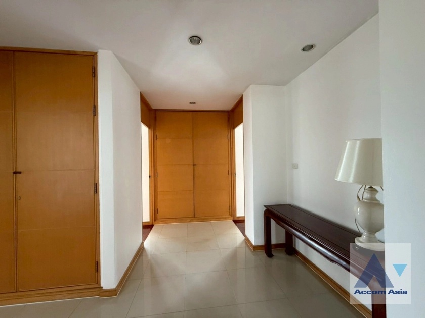 7  3 br Apartment For Rent in Sathorn ,Bangkok MRT Lumphini at Cozy and Convenient Apartment Near Garden Intl AA43421