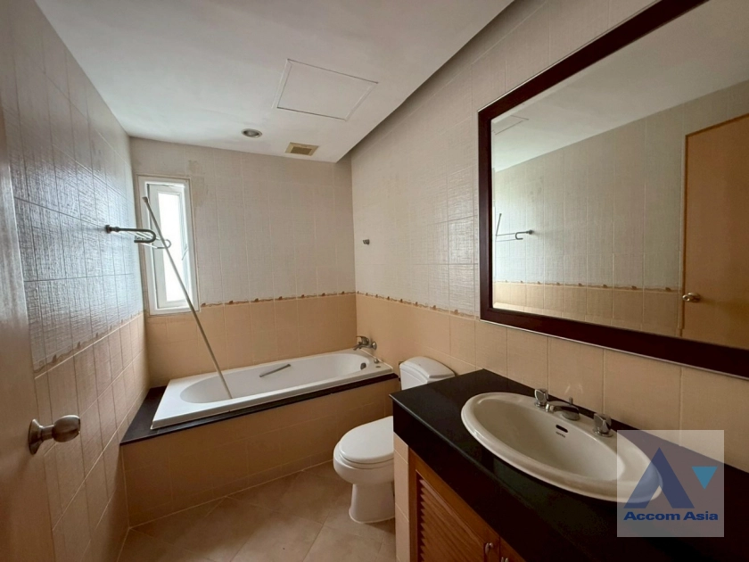 18  3 br Apartment For Rent in Sathorn ,Bangkok MRT Lumphini at Cozy and Convenient Apartment Near Garden Intl AA43421