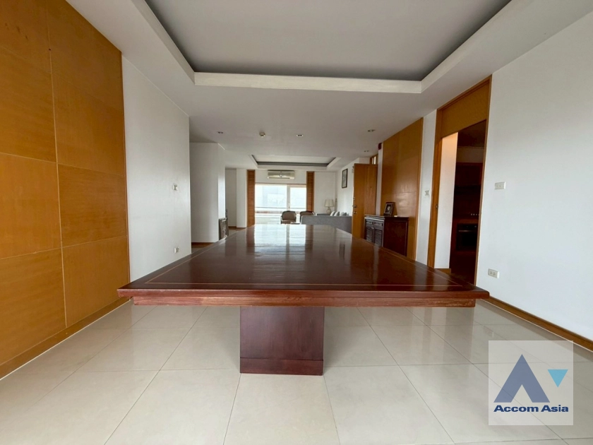  1  3 br Apartment For Rent in Sathorn ,Bangkok MRT Lumphini at Cozy and Convenient Apartment Near Garden Intl AA43421