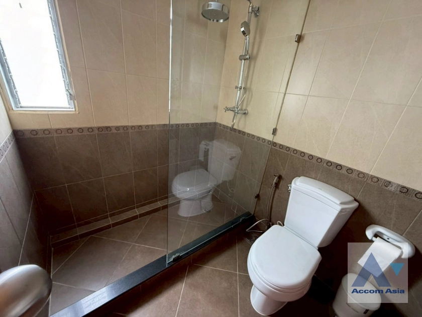 20  3 br Apartment For Rent in Sathorn ,Bangkok MRT Lumphini at Cozy and Convenient Apartment Near Garden Intl AA43422