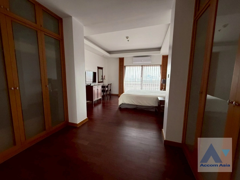 14  3 br Apartment For Rent in Sathorn ,Bangkok MRT Lumphini at Cozy and Convenient Apartment Near Garden Intl AA43422