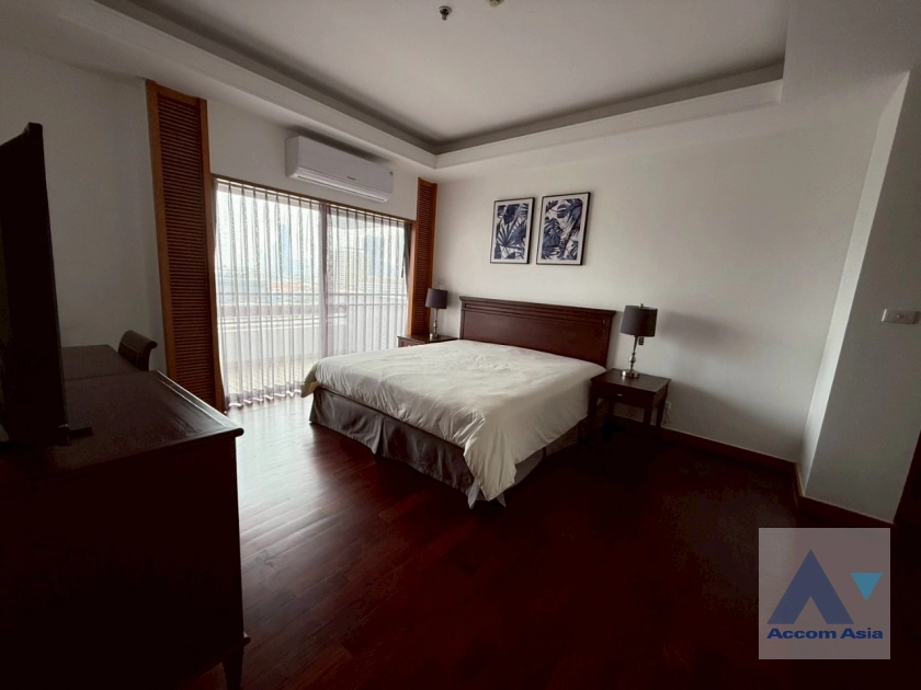 13  3 br Apartment For Rent in Sathorn ,Bangkok MRT Lumphini at Cozy and Convenient Apartment Near Garden Intl AA43422