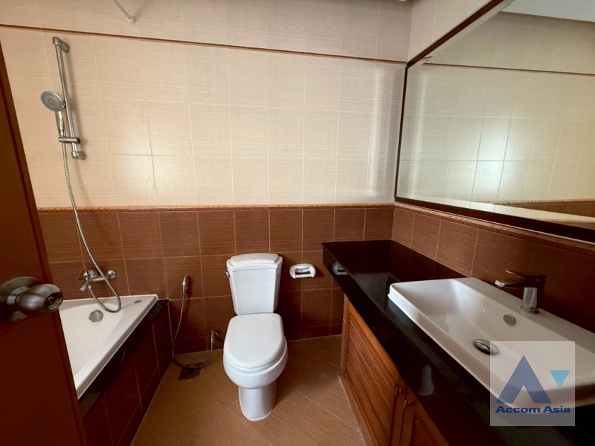 19  3 br Apartment For Rent in Sathorn ,Bangkok MRT Lumphini at Cozy and Convenient Apartment Near Garden Intl AA43422