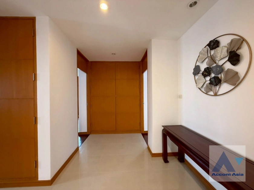 9  3 br Apartment For Rent in Sathorn ,Bangkok MRT Lumphini at Cozy and Convenient Apartment Near Garden Intl AA43422