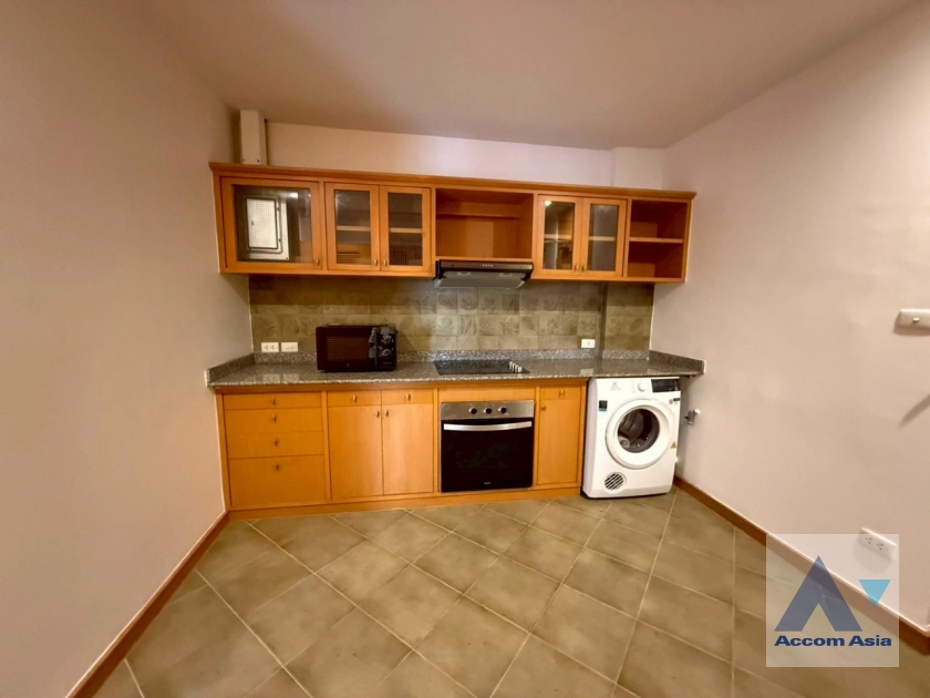 8  3 br Apartment For Rent in Sathorn ,Bangkok MRT Lumphini at Cozy and Convenient Apartment Near Garden Intl AA43422