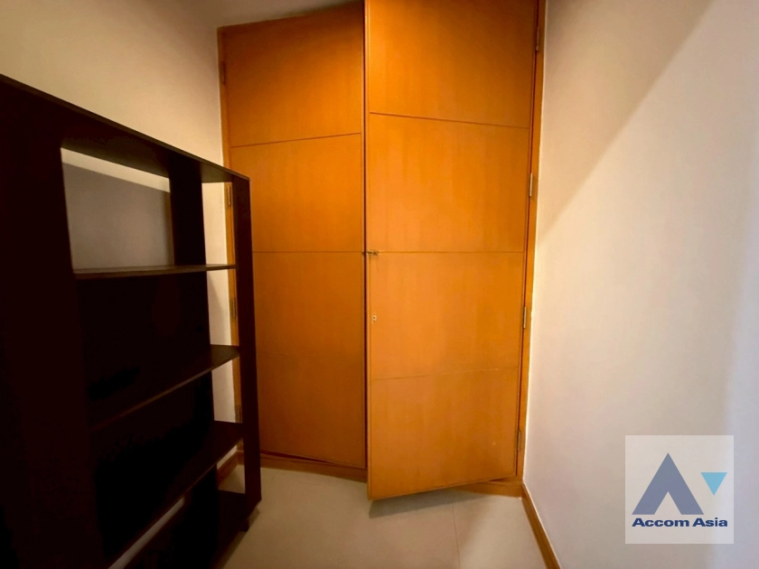 17  3 br Apartment For Rent in Sathorn ,Bangkok MRT Lumphini at Cozy and Convenient Apartment Near Garden Intl AA43422