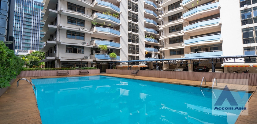  Low rise and Peaceful Apartment  3 Bedroom for Rent BTS Nana in Sukhumvit Bangkok