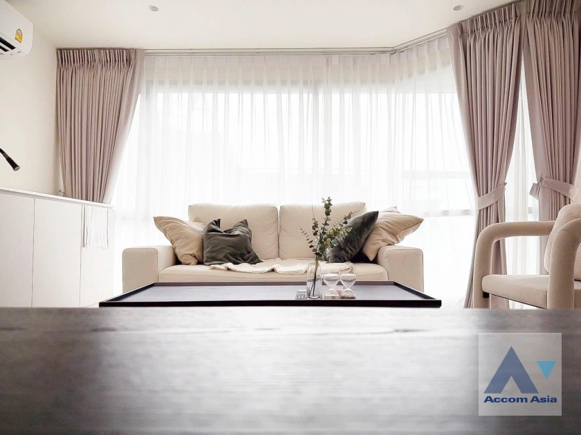 unit 1 Bedroom  Condominium For Sale in Sukhumvit, Bangkok  near BTS Nana (AA43428)