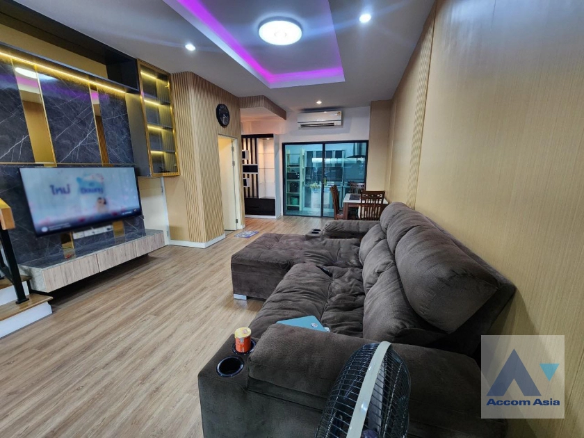  1  3 br Townhouse For Rent in Krungthep Kreetha ,Bangkok  at Newly modern style living place AA43431