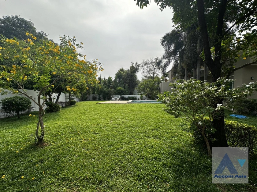 5  3 br House For Rent in Pattanakarn ,Bangkok BTS On Nut at Panya Pattanakarn Village AA43436