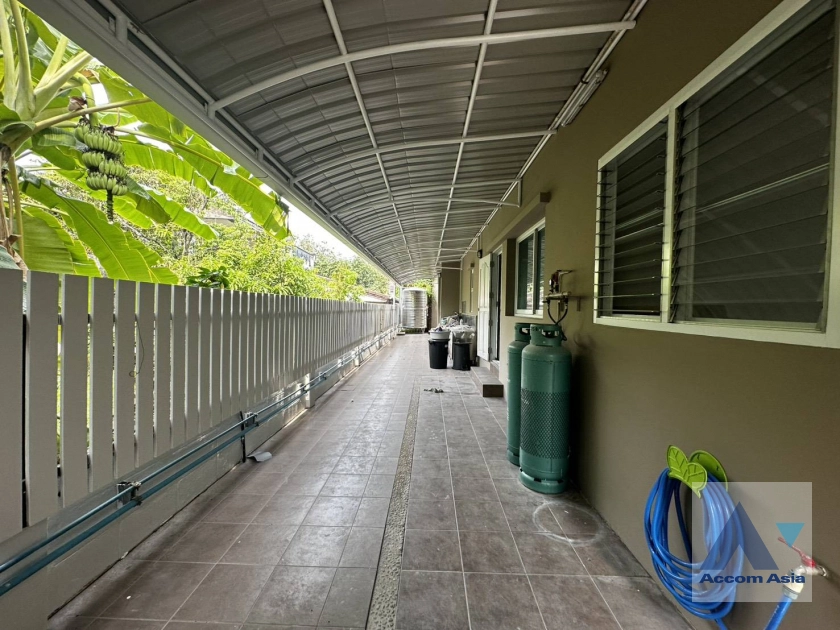 8  3 br House For Rent in Pattanakarn ,Bangkok BTS On Nut at Panya Pattanakarn Village AA43436