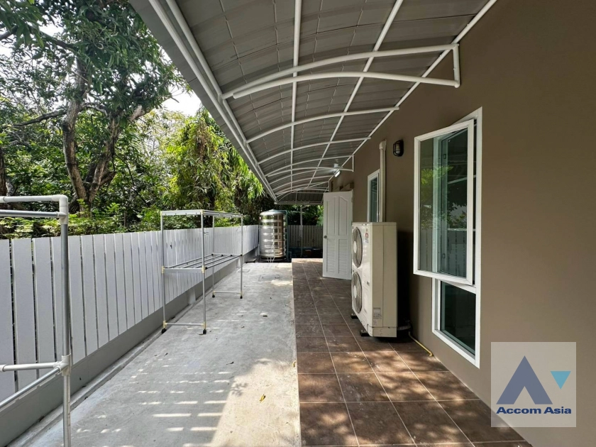 10  3 br House For Rent in Pattanakarn ,Bangkok BTS On Nut at Panya Pattanakarn Village AA43436